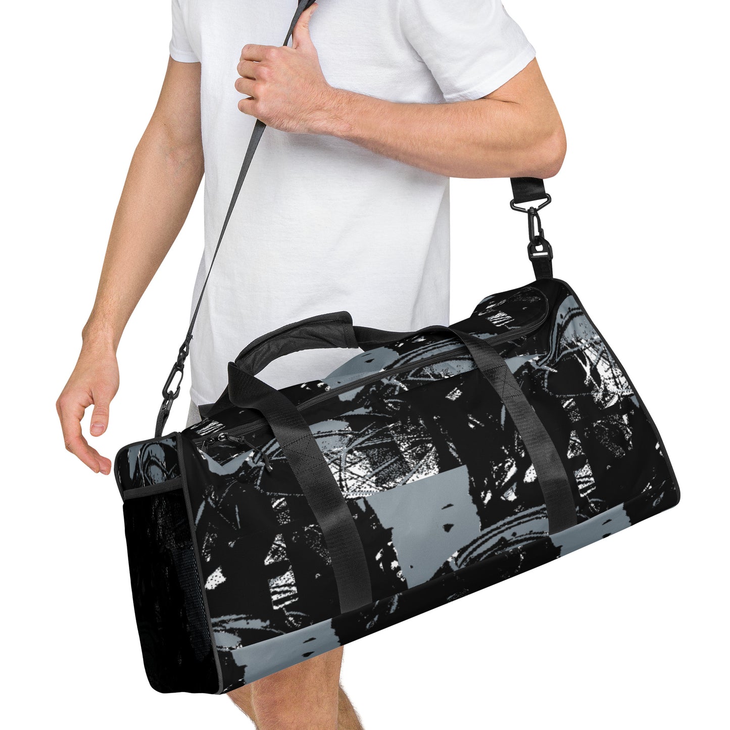 BEATS.CALI duffle bag is built to last. Its robust construction, featuring 100% polyester with black interlining, ensures it can handle the demands of your busiest days. With a generous interior space measuring 22" x 11.5" x 11.5", staying organized has never been easier. Utilize the multiple pockets, including a secure zipper pocket, to keep your essentials within reach. our duffle bag ensures stability with T-piping, providing peace of mind as you navigate daily.