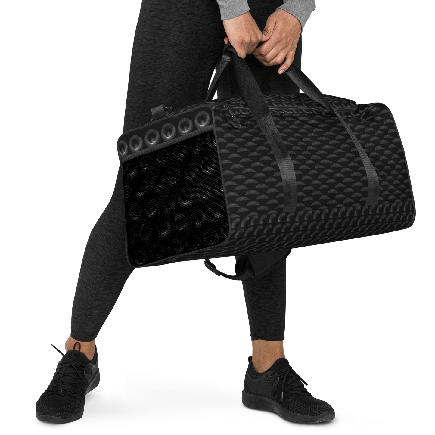 BEATS.CALI duffle bag is built to last. Its robust construction, featuring 100% polyester with black interlining, ensures it can handle the demands of your busiest days. With a generous interior space measuring 22" x 11.5" x 11.5", staying organized has never been easier. Utilize the multiple pockets, including a secure zipper pocket, to keep your essentials within reach. our duffle bag ensures stability with T-piping, providing peace of mind as you navigate daily.