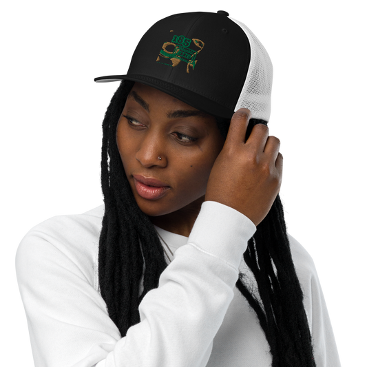 Closed-back trucker cap